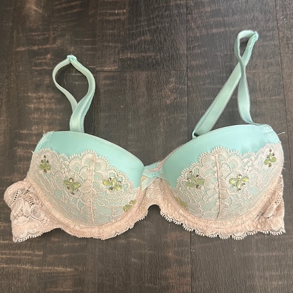 Victoria Secret’s bra - Picture 1 of 5